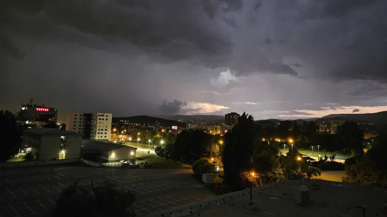 Nevrijeme pogodilo Zagreb, pogledajte snimku: 'Izgleda zlosutno i zamračilo se'
