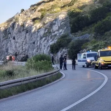 U te&scaron;koj prometnoj nesreći na Jadranskoj magistrali poginuo motociklist, drugi ozlijeđen