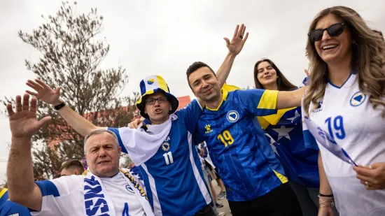 Los Angeles u plavo-žuto-bijelom! Navijači BiH napravili spektakl pred duel sa &Scaron;vicarskom