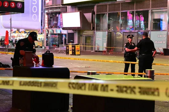 Drama na Times Squareu! Nakon masovne tučnjave odjeknuli pucnjevi, ljudi bježali da se spase