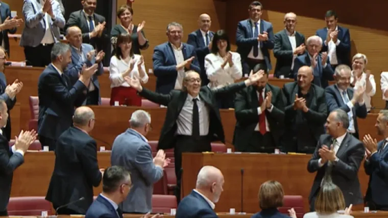 Emotivne scene u Saboru: Pogledajte kako su ispratili Furija Radina u mirovinu