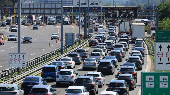 Gužve, kolone, prometne nesreće i ulje na cesti: HAK izdao upozorenje