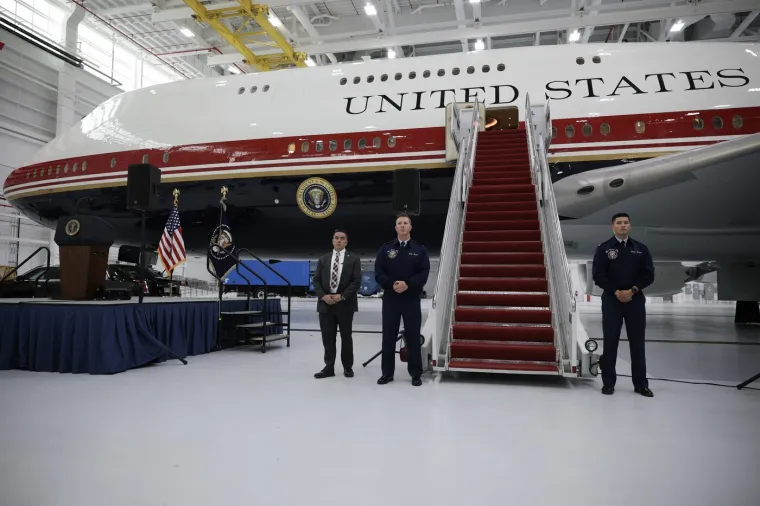 Trump predstavio 'leteću Bijelu kuću': 'Leti dalje i brže od bilo kojeg Air Force Onea'