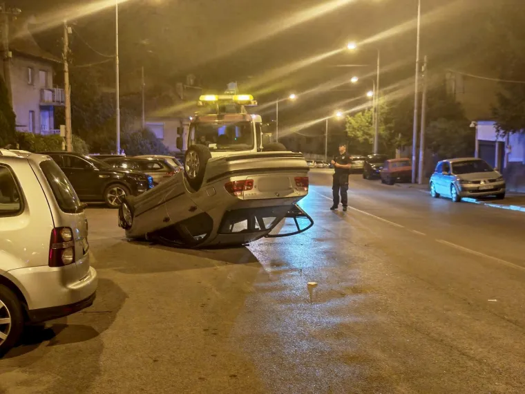 Kr&scaron; i lom u Beogradu: Auto zagrebačkih registracija sudjelovao u te&scaron;kom sudaru
