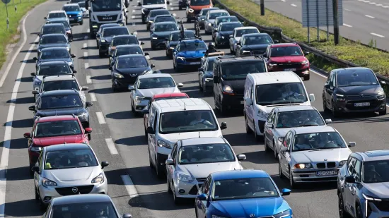 Gužve prema Jadranu: Kolone vozila protežu se kilometrima