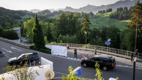 Započinju mirovni pregovori u &Scaron;vicarskoj: Stigao Vance i Iranci