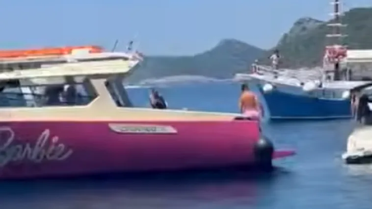 Jahta 'Barbie' privukla poglede u Dubrovniku, na palubi uhvaćen biv&scaron;i Vatreni! Pojavila se i snimka
