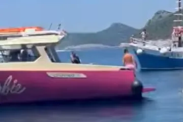 Jahta 'Barbie' privukla poglede u Dubrovniku, na palubi uhvaćen biv&scaron;i Vatreni! Pojavila se i snimka