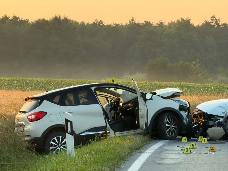 Stravični prizori blizu Požege: Frontalni sudar Audija i Renaulta, četvero ljudi u bolnici