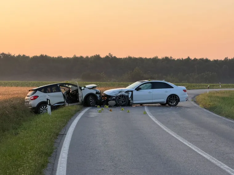 Stravični prizori blizu Požege: Frontalni sudar Audija i Renaulta, četvero ljudi u bolnici