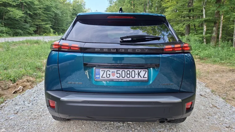 Sada je jasno za&scaron;to je bestseler: Gradski lav osvaja &scaron;armom, ali traži i pokoji kompromis
