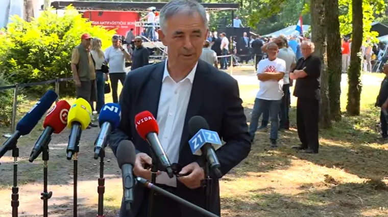 Tajnik stranke prekidao Pupovca, a Peternel dobio svoje: 'Od koga ti je baba spa&scaron;avala Židove?'