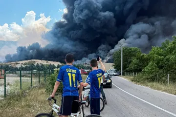 Apokaliptični prizori iznad Mostara: Eksplozije i gusti dim progutali deponij, poznat uzrok požara?