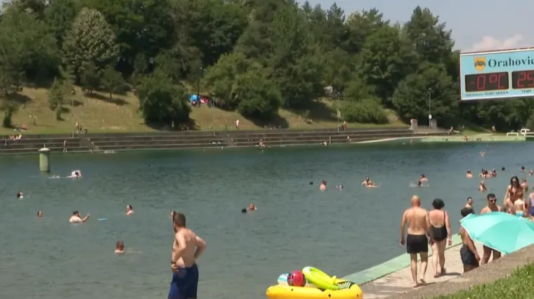 Slavonci spas od vrućina traže na Orahovačkom jezeru: 'Ima jesti, piti, osvježenja, hlada'