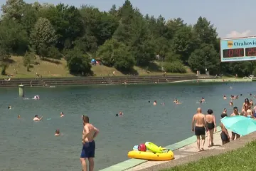 Slavonci spas od vrućina traže na Orahovačkom jezeru: 'Ima jesti, piti, osvježenja, hlada'