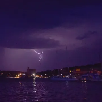 Meteorolog najavio pljuskove, grmljavinu i 'paklenu' vrućinu: 'Evo kada će biti 37 &deg;C'