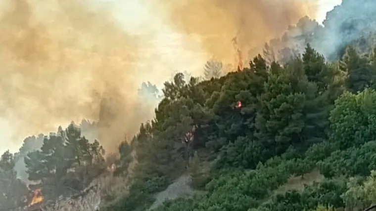 Gorjelo na Hvaru, kod Splita, u Ka&scaron;telima planula trafostanica! Oglasili se vatrogasci