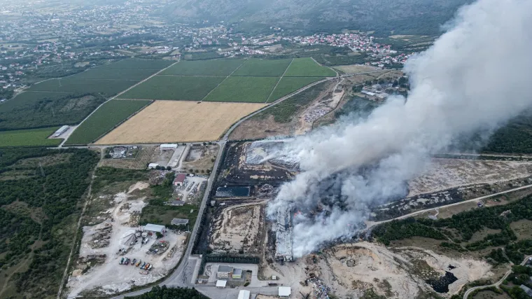 Mostar je otrovan! U zraku su opasne čestice, vojska odbila gasiti požar iz zraka