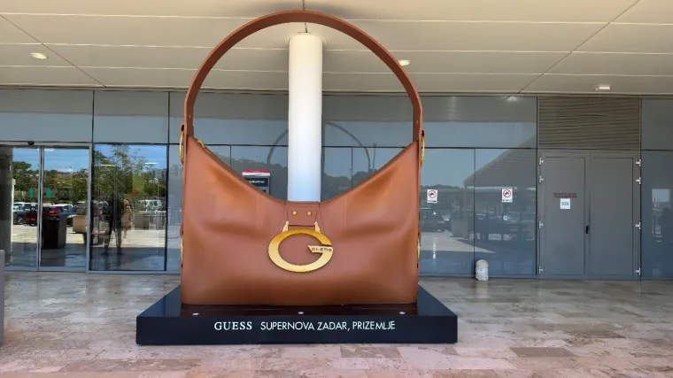 Mega torbica odu&scaron;evljava fashionistice u Zadru