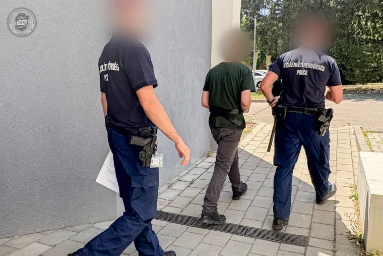Kosti u kovčegu, srce u staklenici: Policija objavila jezive fotografije iz stana bolničara