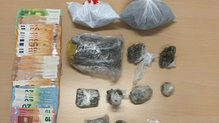 Policija upala u kuću 37-godi&scaron;njaka u Vodicama: Uz hrpu gotovine, bilo je tu svega...