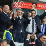 Plenković na utakmici Vatrenih naletio na Mladena Grdovića: Snimka postala hit na mrežama