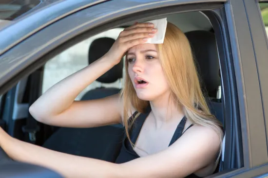 U&scaron;li ste u užareni automobil? Ovaj trik može spustiti temperaturu za nekoliko sekundi