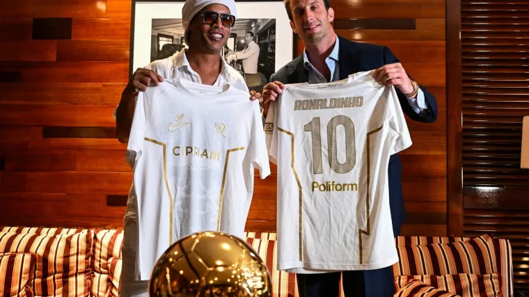 Legendarni Ronaldinho službeno potpisao ugovor s Ravennom