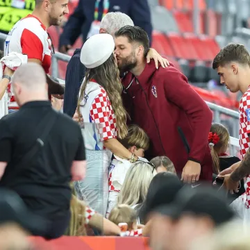 Adriana Ćaleta-Car raznježila objavom: Pogledajte kako su njezini sinovi slavili s Vatrenima