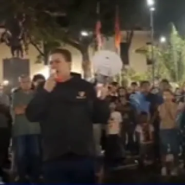 Načelnik megafonom vodio ljude kroz kaos: 'Spasili smo 18 osoba'