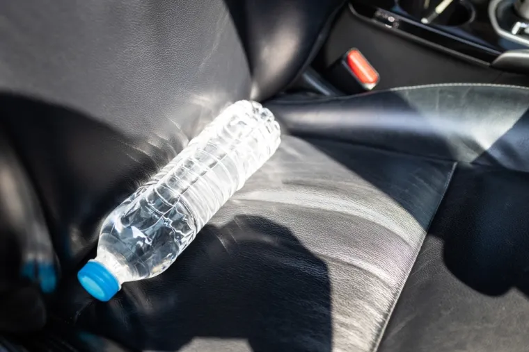 Pet stvari koje nikad ne biste trebali ostaviti u automobilu tijekom velikih vrućina