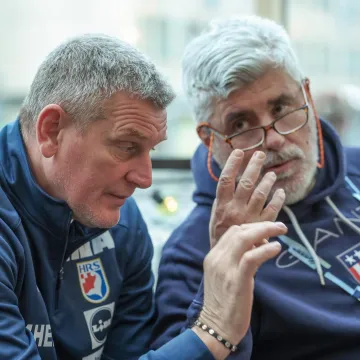 Preminuo poznati novinar Dražen Pinević, istinski rukometni i sportski autoritet