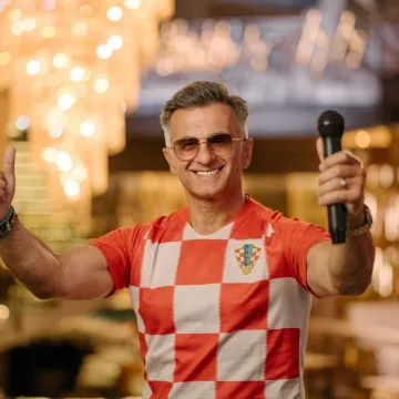 Ivan Martić predstavlja pjesmu 'Žena s kamena' i poziva publiku na Glazbene večeri na Viru