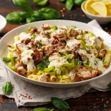 Savr&scaron;ena Cezar salata s tjesteninom: Zbog malog trika svi obožavaju i traže ovaj recept