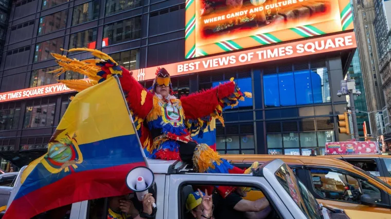 Ekvadorci se međusobno masovno potukli u New Yorku: U jednom trenu selfieji, u drugom makljaža