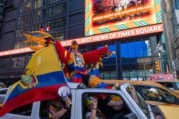 Ekvadorci se međusobno masovno potukli u New Yorku: U jednom trenu selfieji, u drugom makljaža