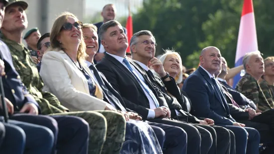 Vlada prebacuje lopticu, a Milanović jo&scaron; uvijek &scaron;uti: Hoćemo li odbiti vojnu paradu u Parizu?