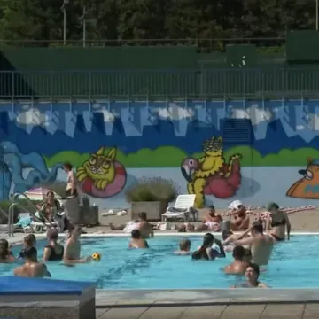 Na +33 Zagrepčani pohrlili na bazene: Pogledajte kako se rashlađuje Zoolo&scaron;ki vrt