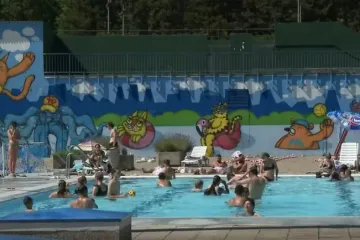 Na +33 Zagrepčani pohrlili na bazene: Pogledajte kako se rashlađuje Zoolo&scaron;ki vrt