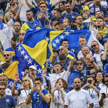 Sa srpskom zastavom do&scaron;ao među navijače BiH: Nije dobro pro&scaron;ao
