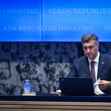 Važan zakon na Vladi! Zabranjuje se i konzumacija energetskih pića, pratite obraćanje Plenkovića