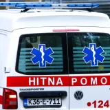 Mladić (21) pao s krova auta, te&scaron;ko se ozlijedio: Vozač je bio pijan i bez dozvole