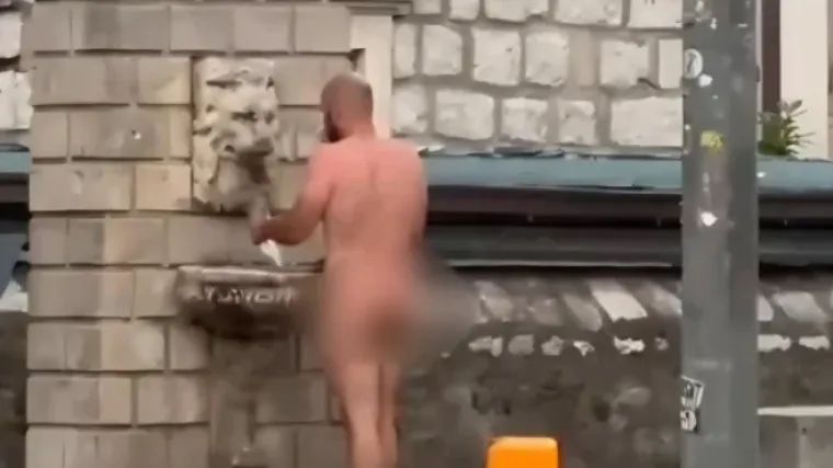 Je li moguće?! Potpuno gol pro&scaron;etao Dubrovnikom, a onda stao i napio se vode s fontane