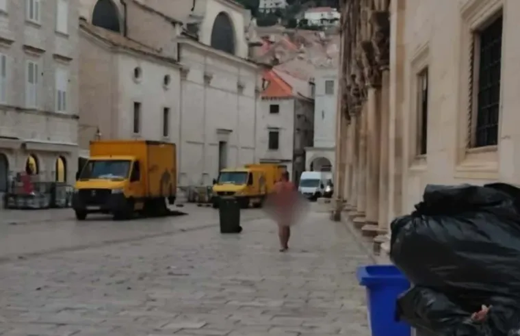 Je li moguće?! Potpuno gol pro&scaron;etao Dubrovnikom, a onda stao i napio se vode s fontane