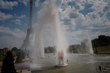 Pariz gori, bolnice pucaju po &scaron;avovima, 55 je mrtvih: Hrvatsku čekaju temperature do 39&deg;C