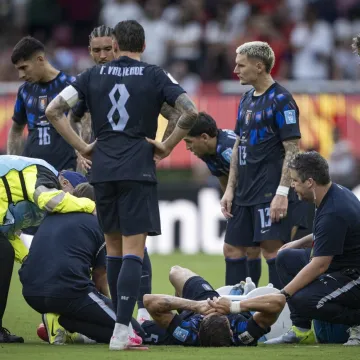 Zvijezda Uniteda te&scaron;ko se ozlijedila na SP-u: U suzama iznesen s terena na nosilima