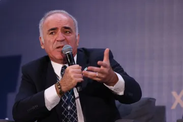 O&scaron;tre riječi odjeknule Dubrovnikom: Slavni ruski &scaron;ahist opleo po NATO-u, Anu&scaron;ić mu nije ostao dužan