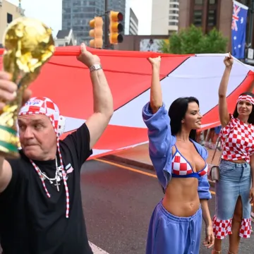 Preuzeli smo Philadelphiju! Knoll Doll u prvom redu, ali zasjenila ju je plavokosa navijačica