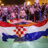 Baklje, pjesma i skokovi u fontane! Pogledajte kako je Hrvatska proslavila pobjedu nad Ganom