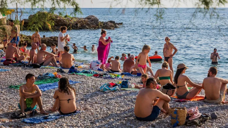 Pedofil iz Srbije u Istri potajno snimao golu djecu na plaži: Za&scaron;titar ga uhvatio na djelu